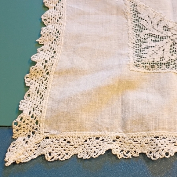 Vintage Classic White Lace Tablecloth Cottagecore Granny Chic Victorian